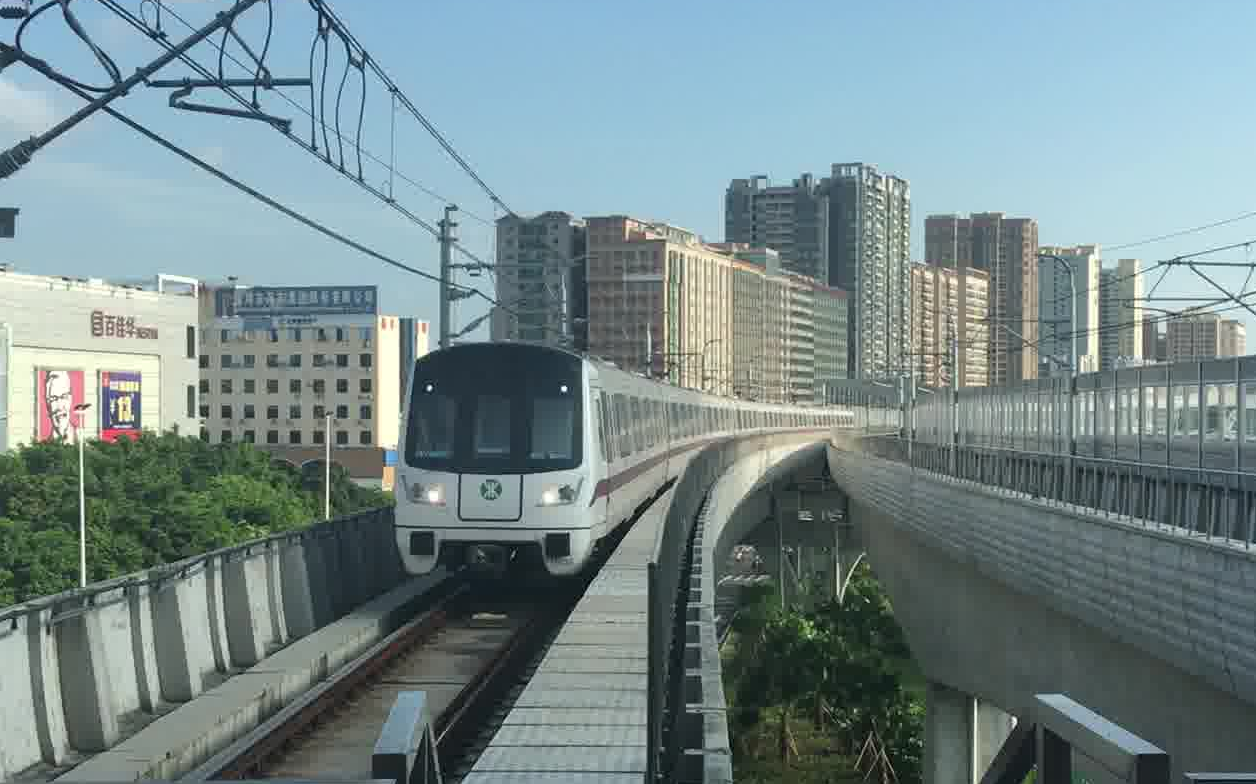 【深圳地铁】11号线巨型斗鸡眼进站