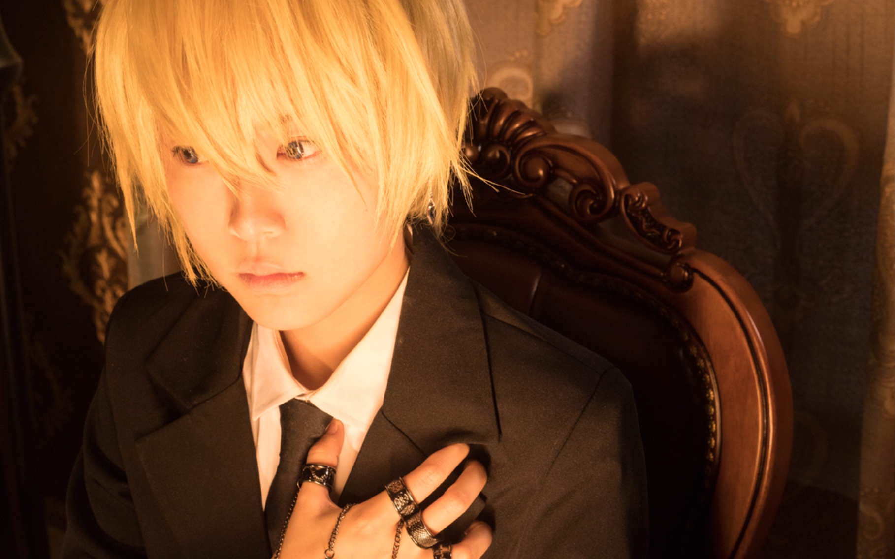 酷拉皮卡cosplay小提琴演奏魂魄的挽歌