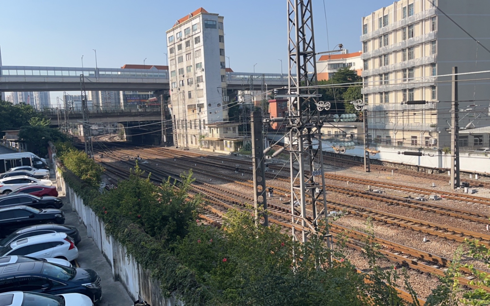 【中国铁路】【纪念即将消逝的京广路霸】df5-1885牵引z36车底出库