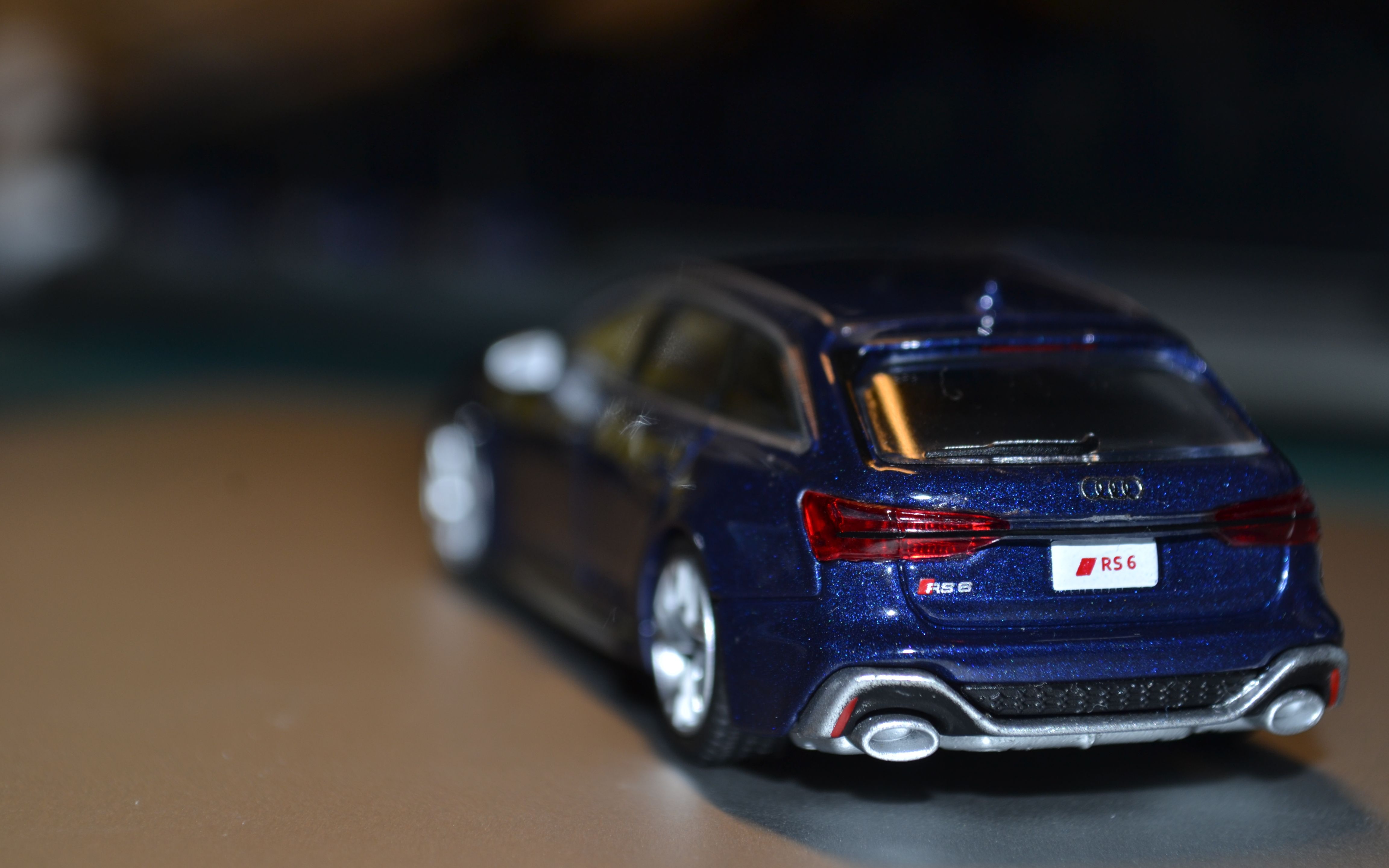 活动  地表最强瓦罐车 minigt 奥迪rs6 avant 双配色