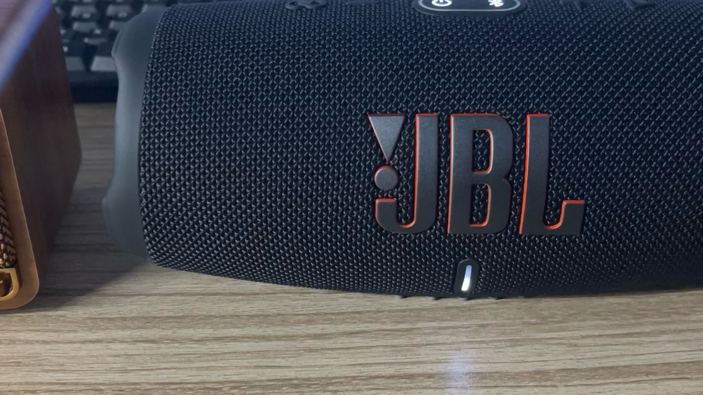 [图]JBL 冲击波 vs 漫步者M230