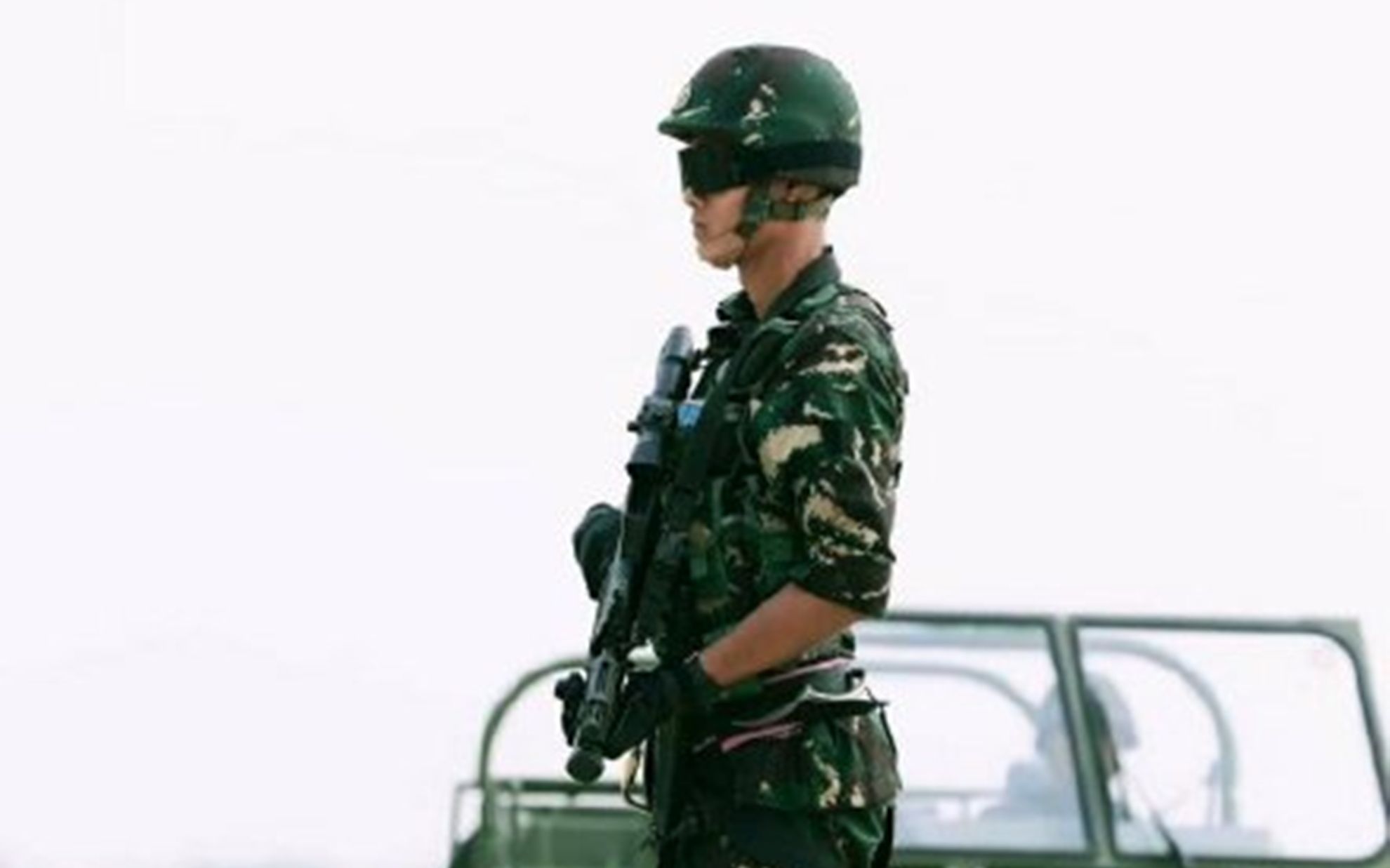 真男刘金沂一身黑衣军装这男人光是走路就给我帅没了