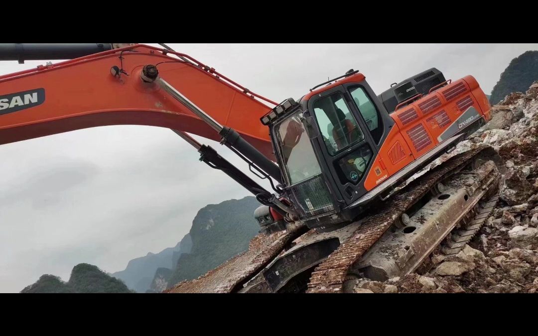 挖机挖掘机二手挖掘机买卖精品质19年斗山490多少钱一台,2600小时,有