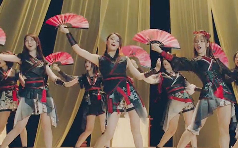 中国风电音女团强势回归,扇子舞《千盏》太惊艳,网友:1秒入坑