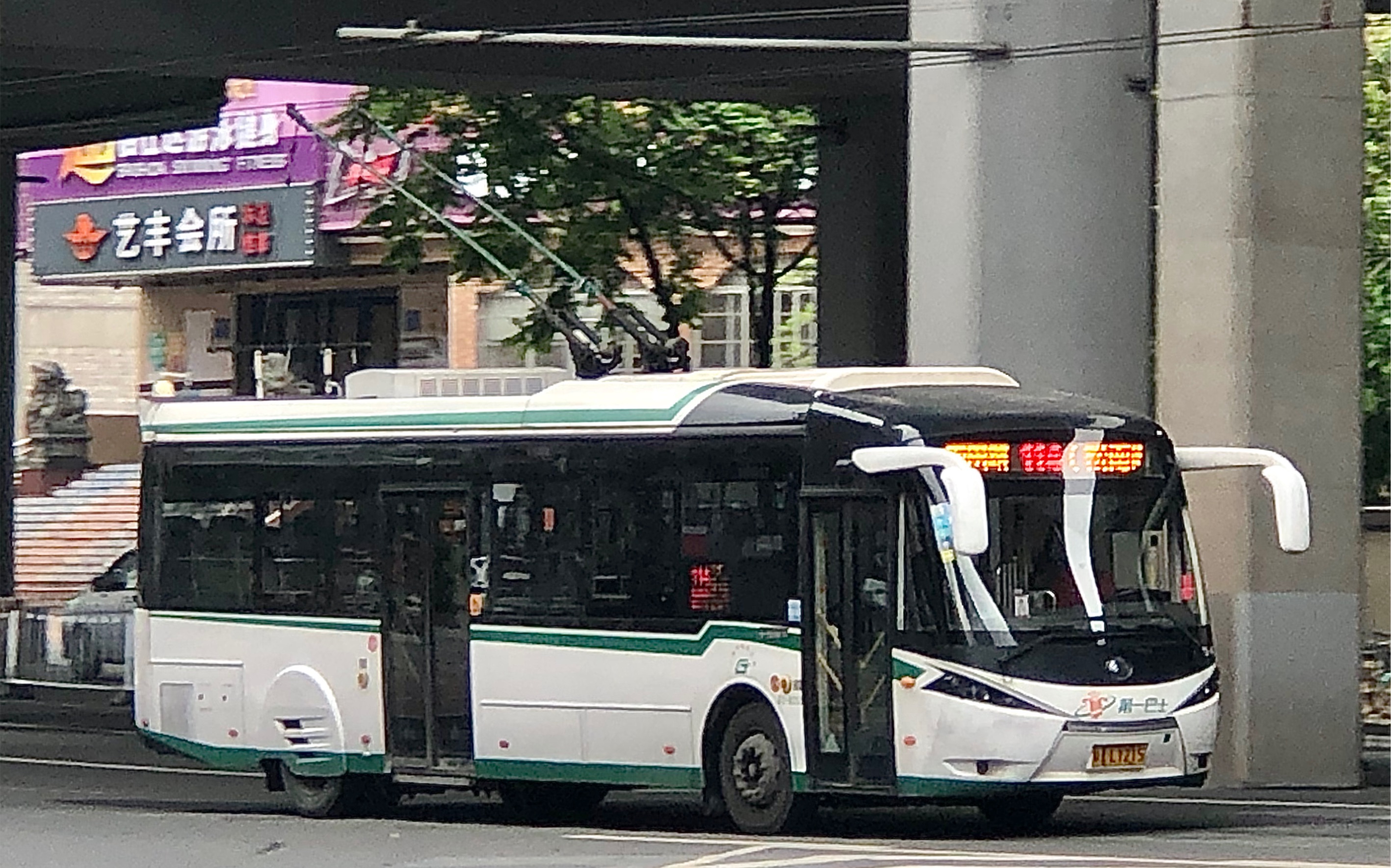 云乘车广州公交电车一分宇通zk5120a114区间片段