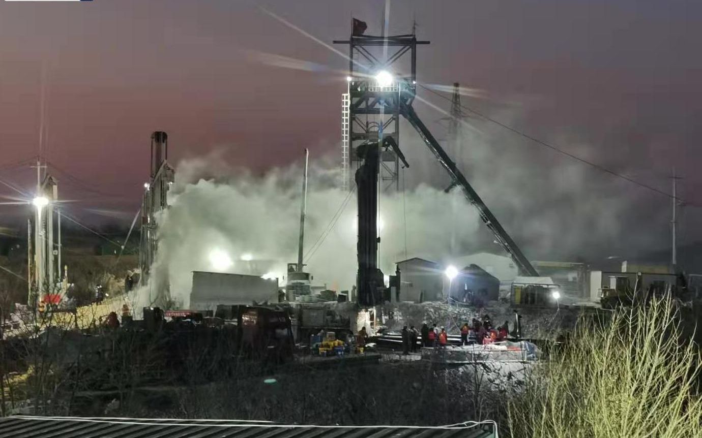 栖霞金矿事故救援进展1人伤势危重已昏迷救援最新进展栖霞金矿被困