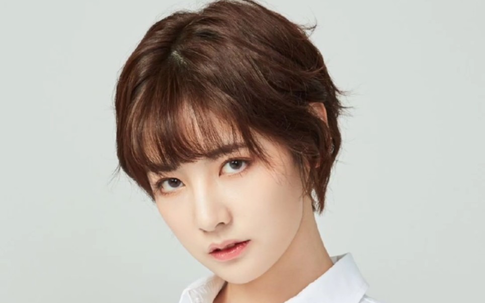 【snh48赵粤】历年公式照合集,粤粤的眼睛逐渐变大了诶.