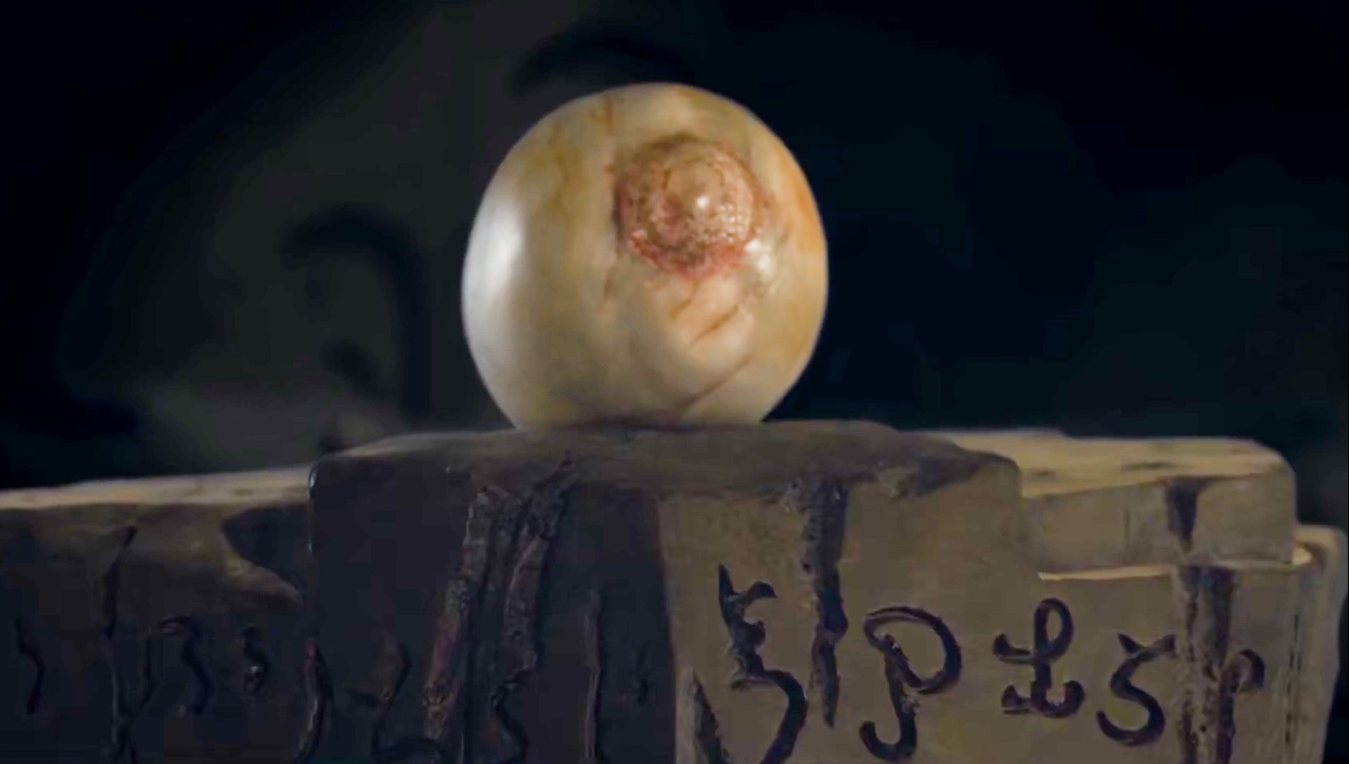 《鬼吹灯之精绝古城》33:精绝女王的眼睛到底有什么秘密