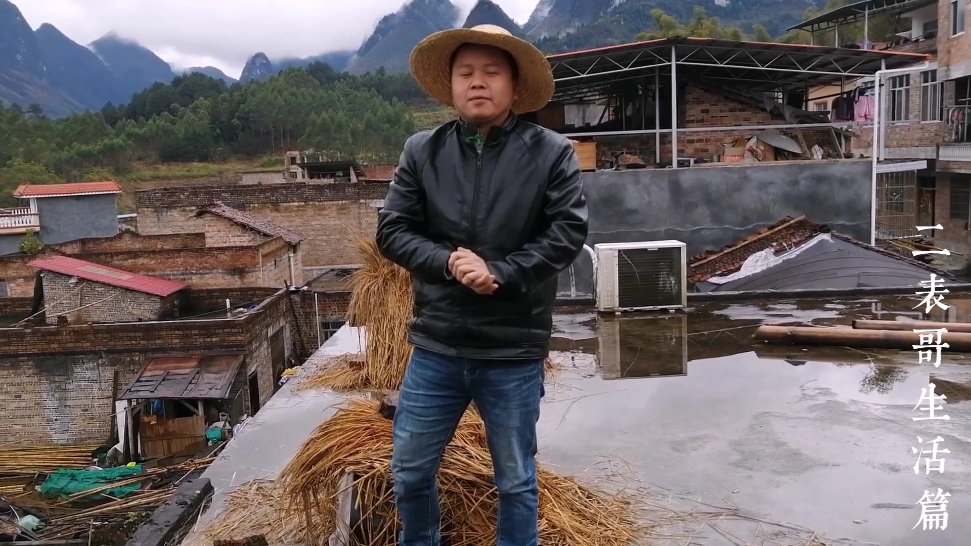 油菜花开了,连续下雨天,小伙的蜜蜂也不出去采花粉真