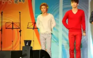 Télécharger la video: 【SHINee】101001 MBC 音乐节 Hello （终于找到MV同款了，暴风哭泣）