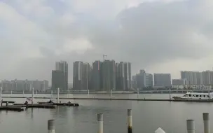 Descargar video: 广东肇庆四会城区变化好大，楼房非常多，以为来到了二线城市，感到惊讶