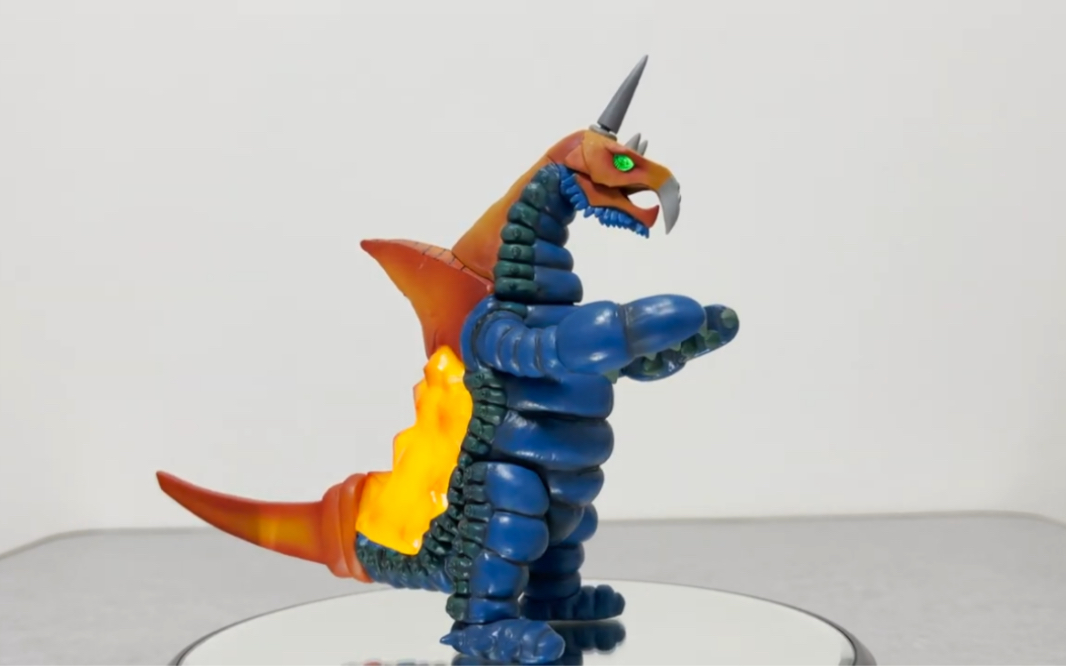 【转载】光る巨人:巴克西姆 pb限定发光扭蛋_哔哩哔哩_bilibili