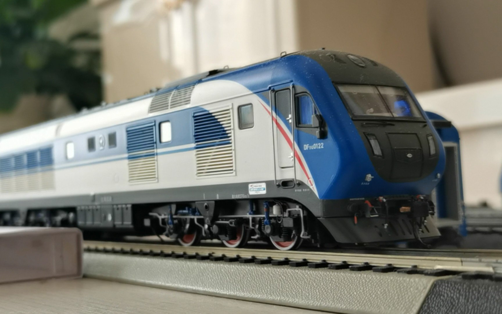 【火车模型】沈局沈段df11g牵引直达特快列车星海站正线通过