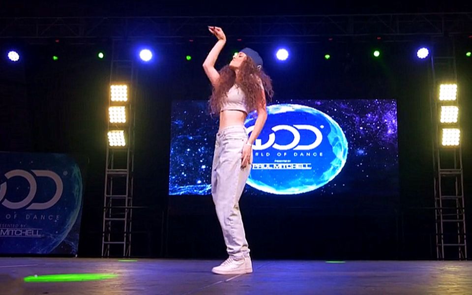 17岁少女dytto夺冠现场,不愧是机械舞洋娃娃,控制力真的好强