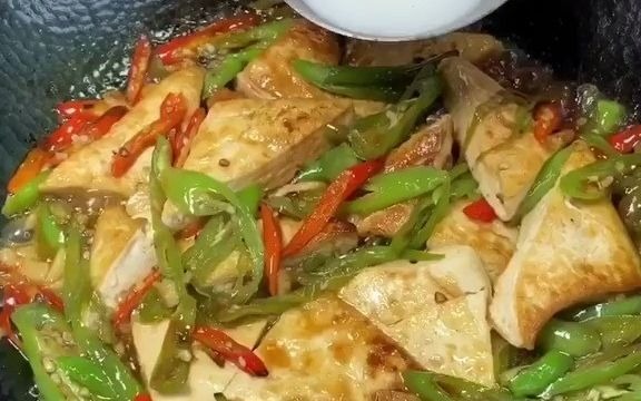 青椒煎豆腐,好吃下飯,最簡單的家常菜