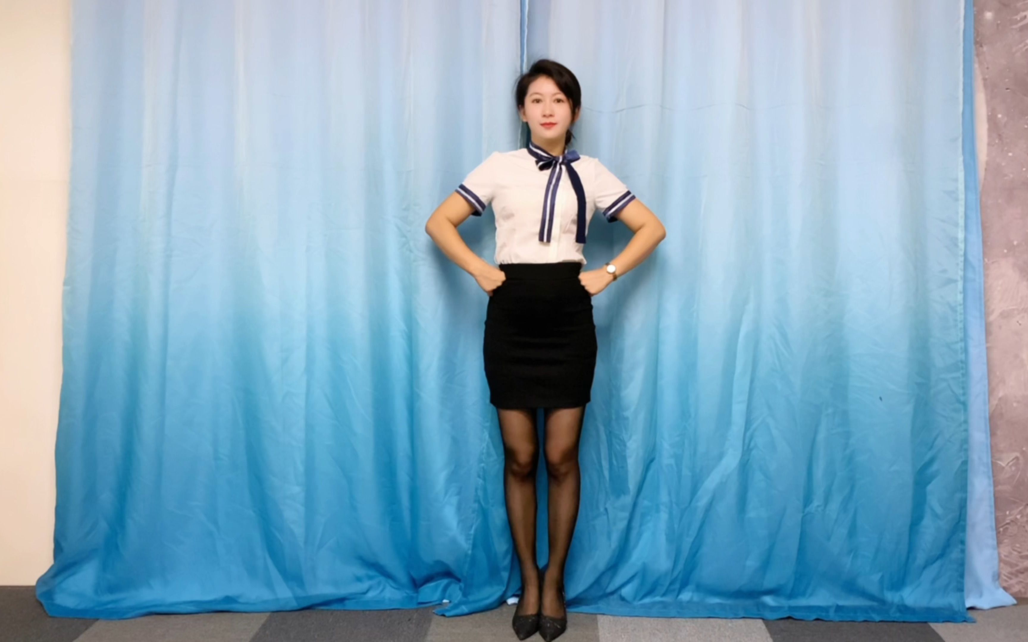 【夏紫惜77】广场舞《雨中泪》跟着节奏跳起来