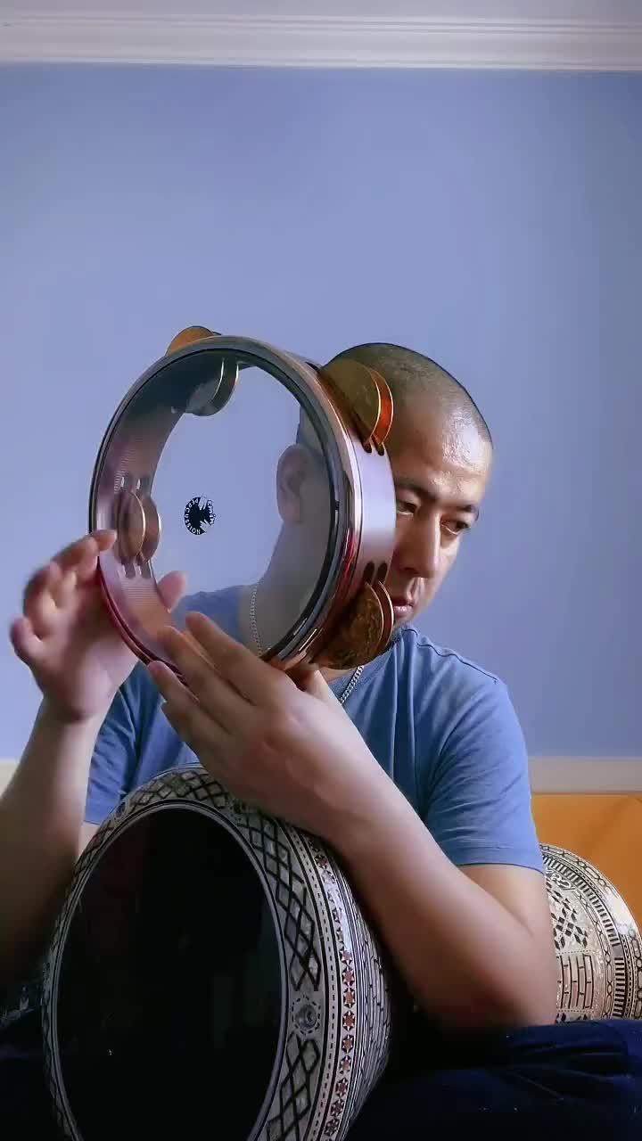 中东鼓乐器演奏铃鼓打击乐鼓手鼓即兴演奏