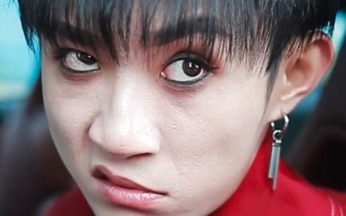 贵物马丁被借钱化身厉鬼欲拷打农民