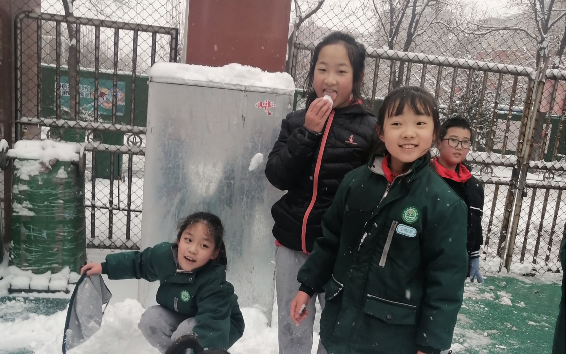 雪!雪纷纷!孩子们开心堆雪人打雪仗啦哔哩哔哩bilibili