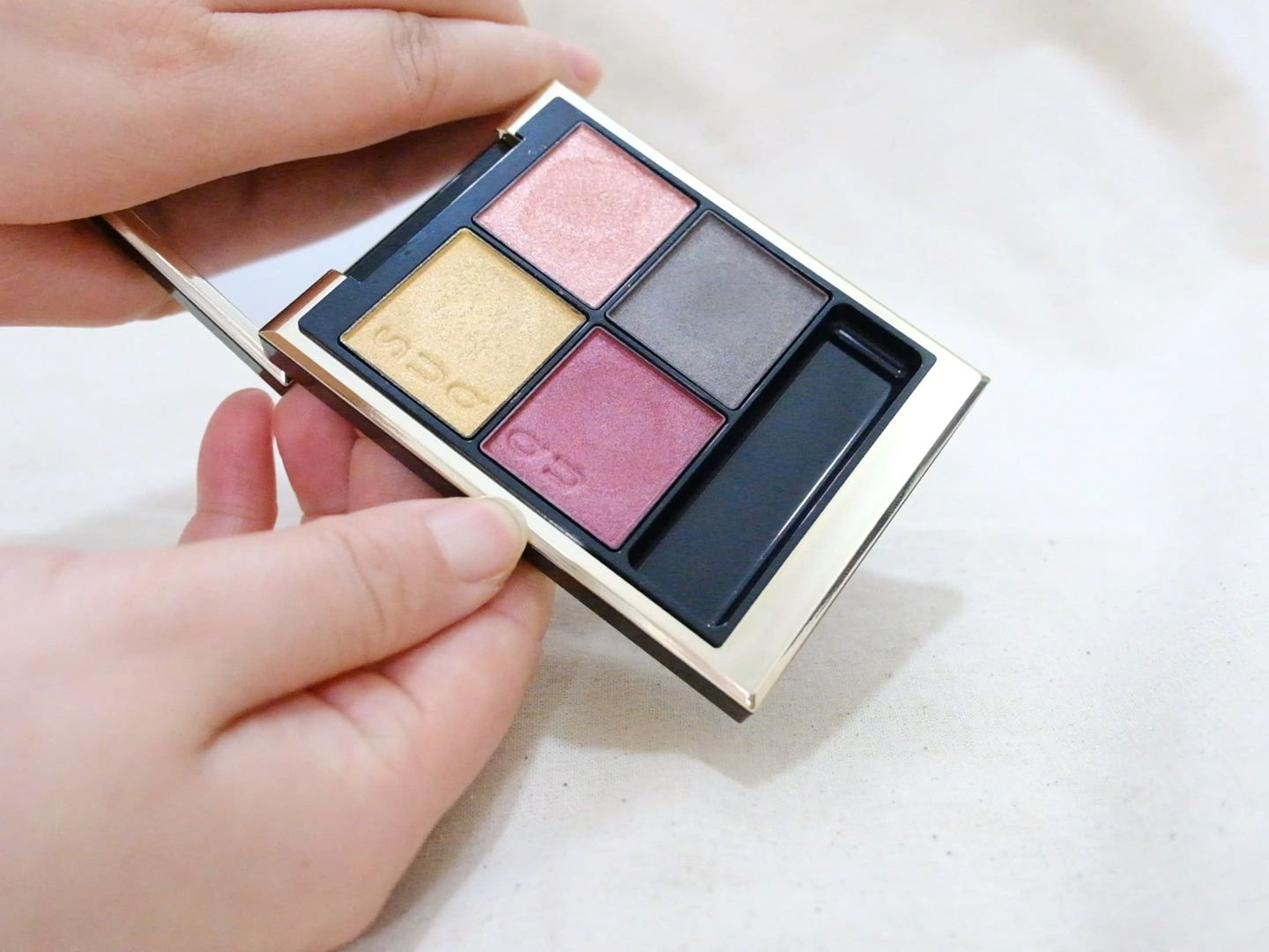 suqqu四色眼影07红咲试色