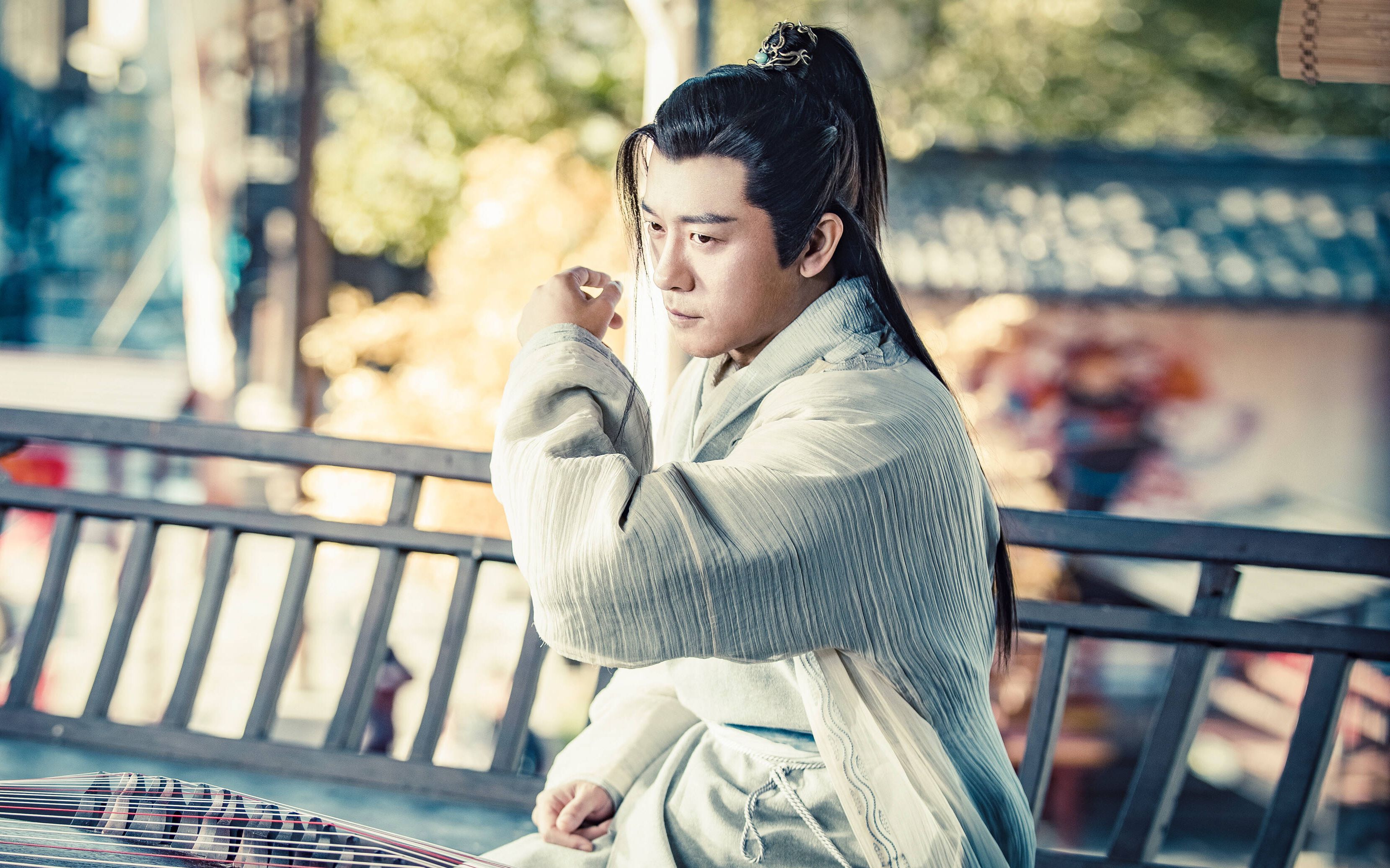 01-《倚天屠龙记》制作&人物特辑(又名你能找到背景板中的杨左使吗)