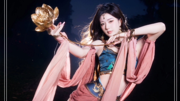 湖南卫视跨年晚会# 赵露思心应弦,手应鼓.