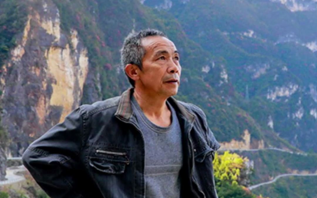 "当代愚公"毛相林,带领村民7年在悬崖峭壁上凿出一条8公里的出山公路