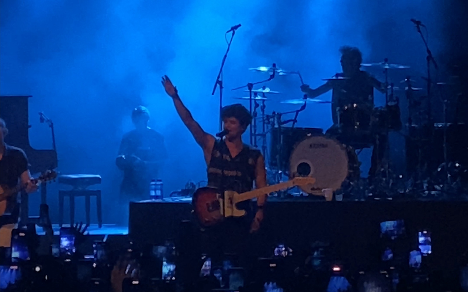 [图]Last Night - The Vamps (Live at Sydney Enmore Theatre)