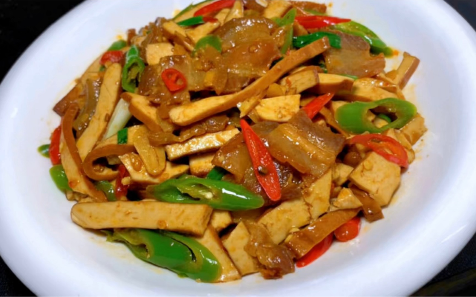 炒香干豆腐时,直接下锅就不对,教你饭店不外传诀窍,脆嫩超下饭