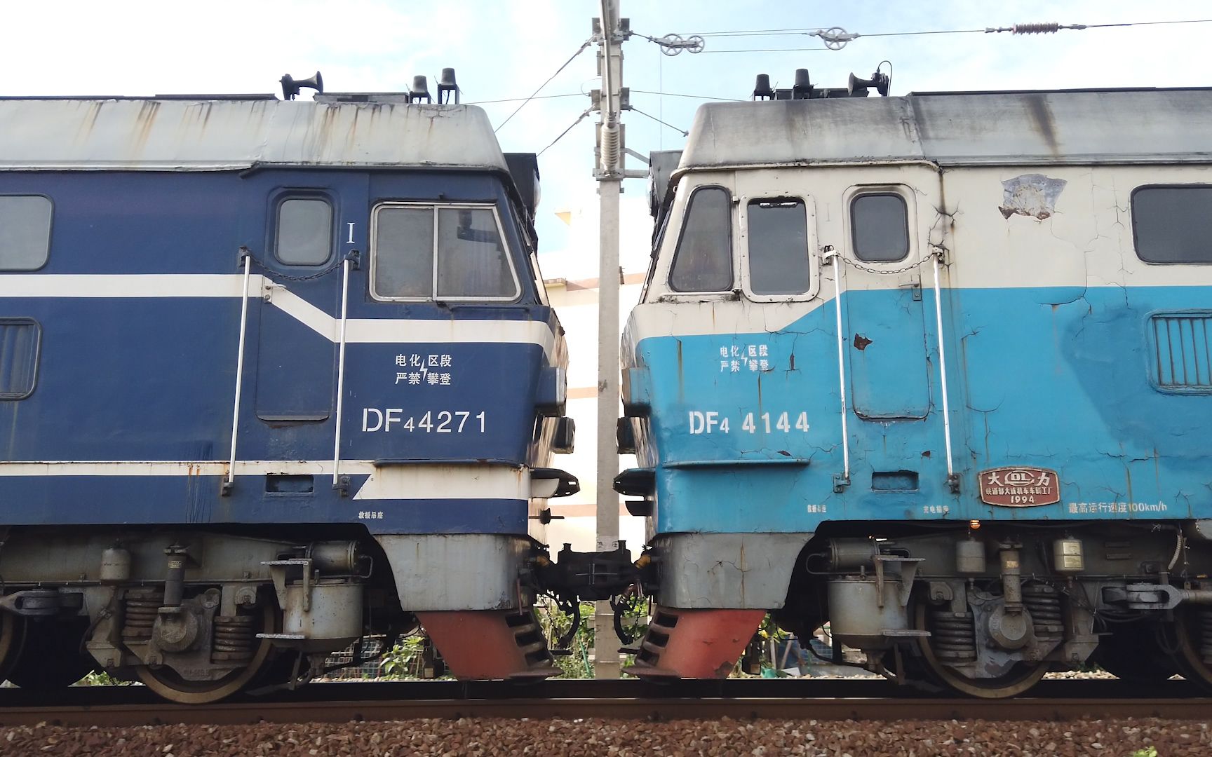 双机东风4c进库