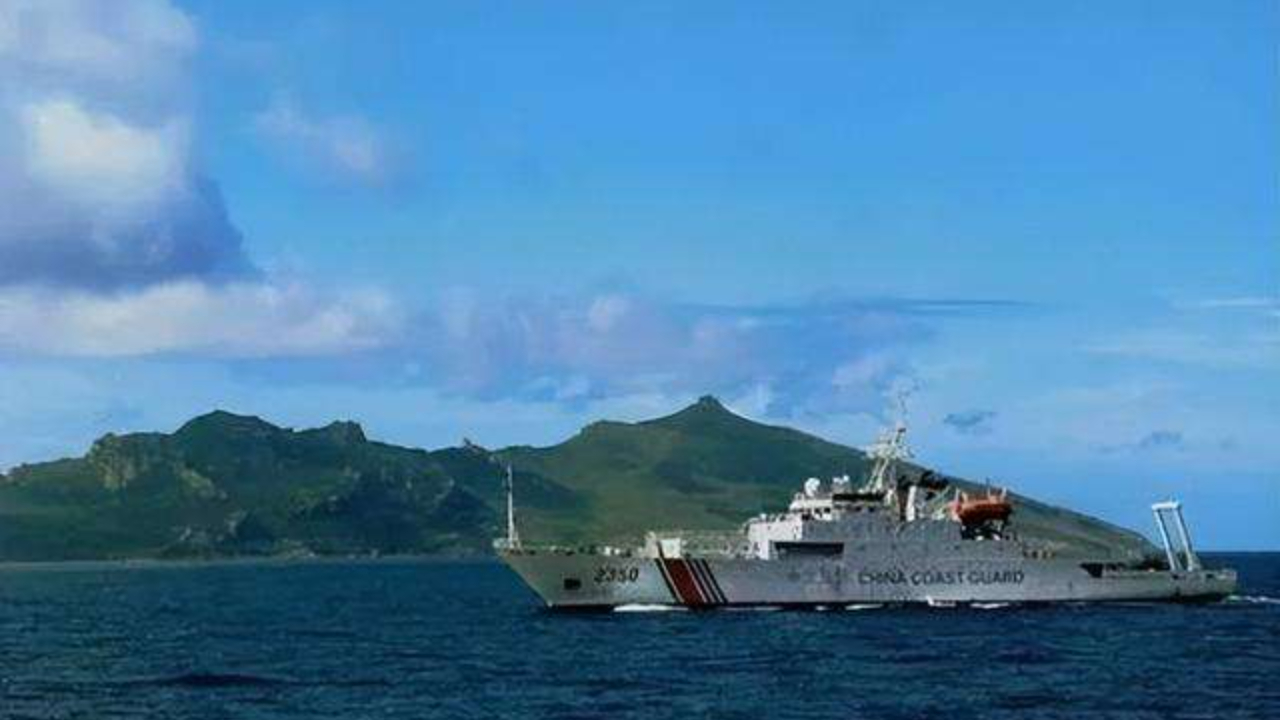 中国海警舰艇编队在我钓鱼岛领海巡航