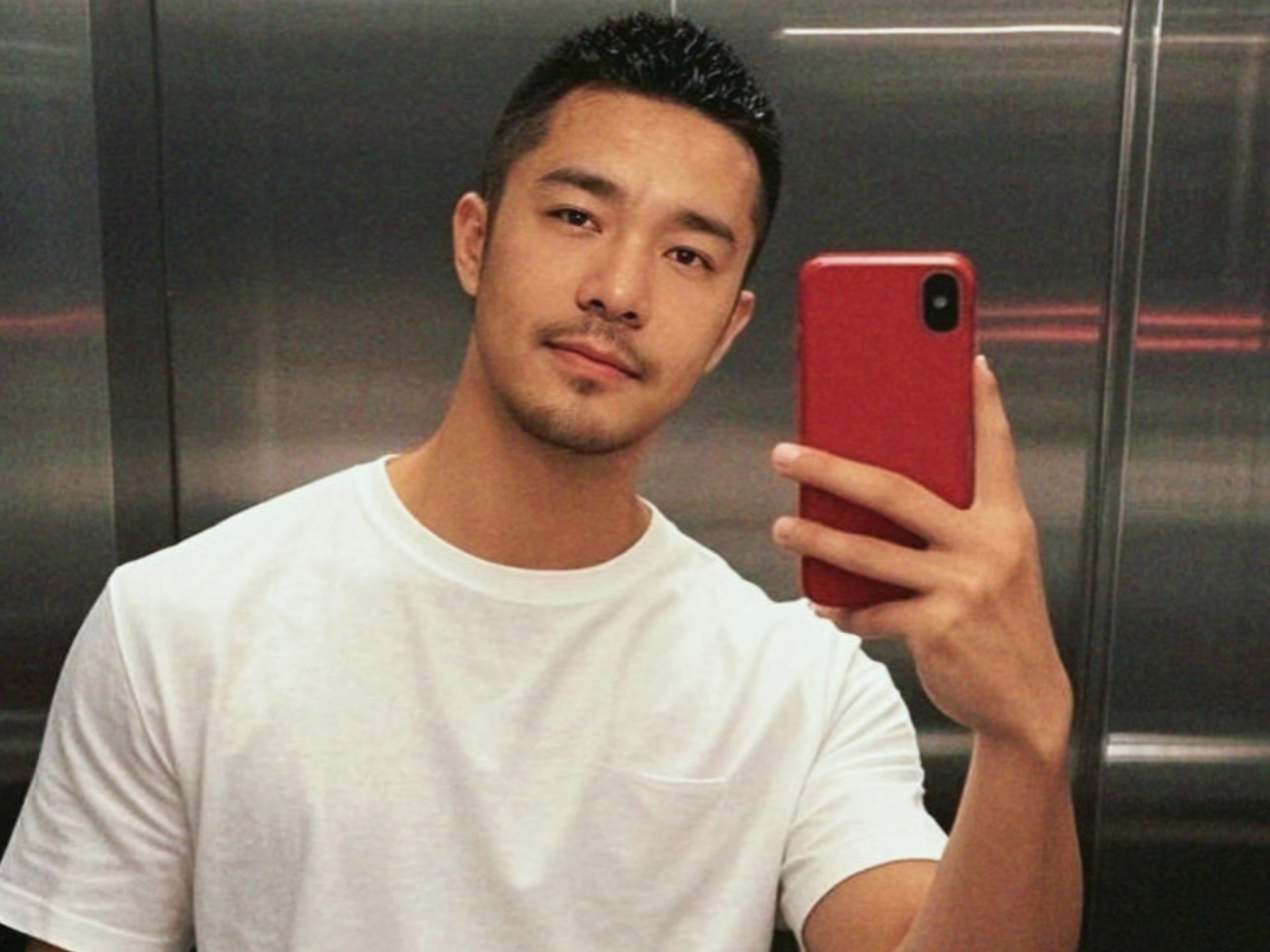 荷尔蒙满满的胡子帅哥～沙漠