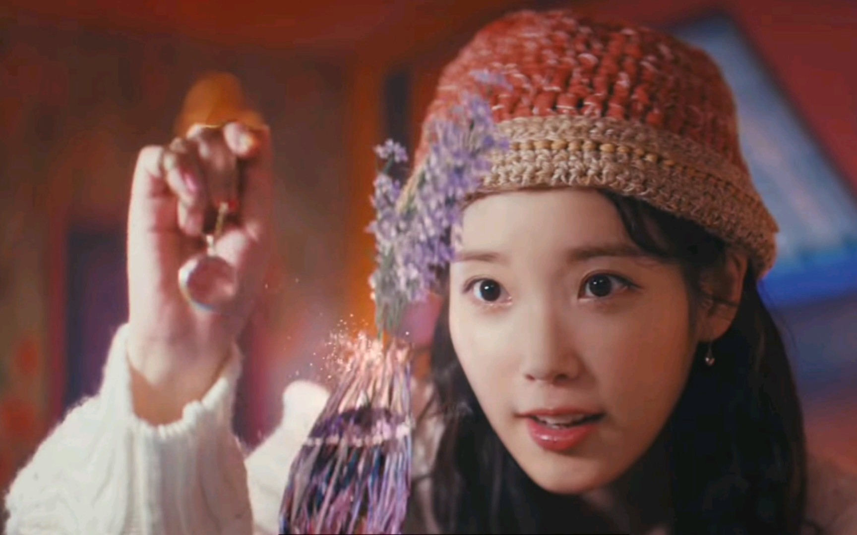 iu strawberry moon图片