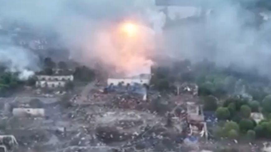 【总台记者现场直击】航拍浏阳烟花厂爆炸事故现场