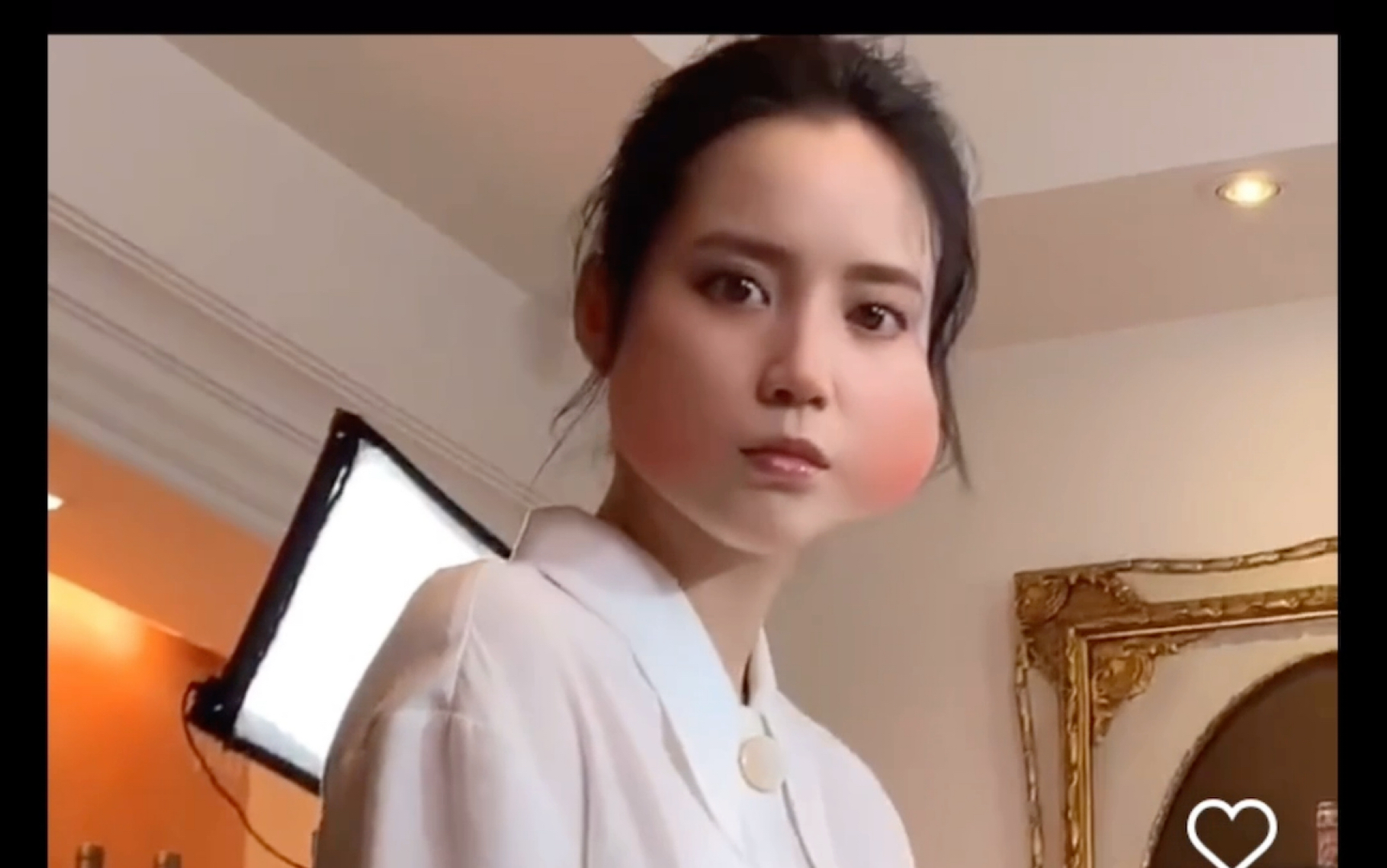 《第一次遇见花香的那刻》被程予希魔性的笑声感染 疗愈一下看花香的