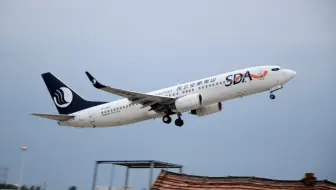 硬核山东航空波音738在济南遥墙机场震撼起飞。