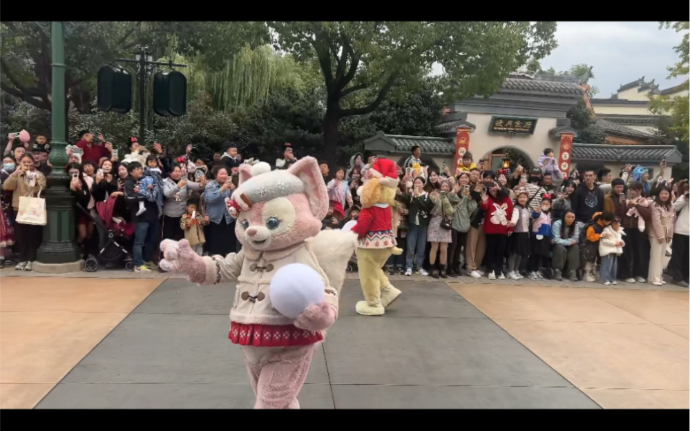 上海迪士尼冬日花車巡遊