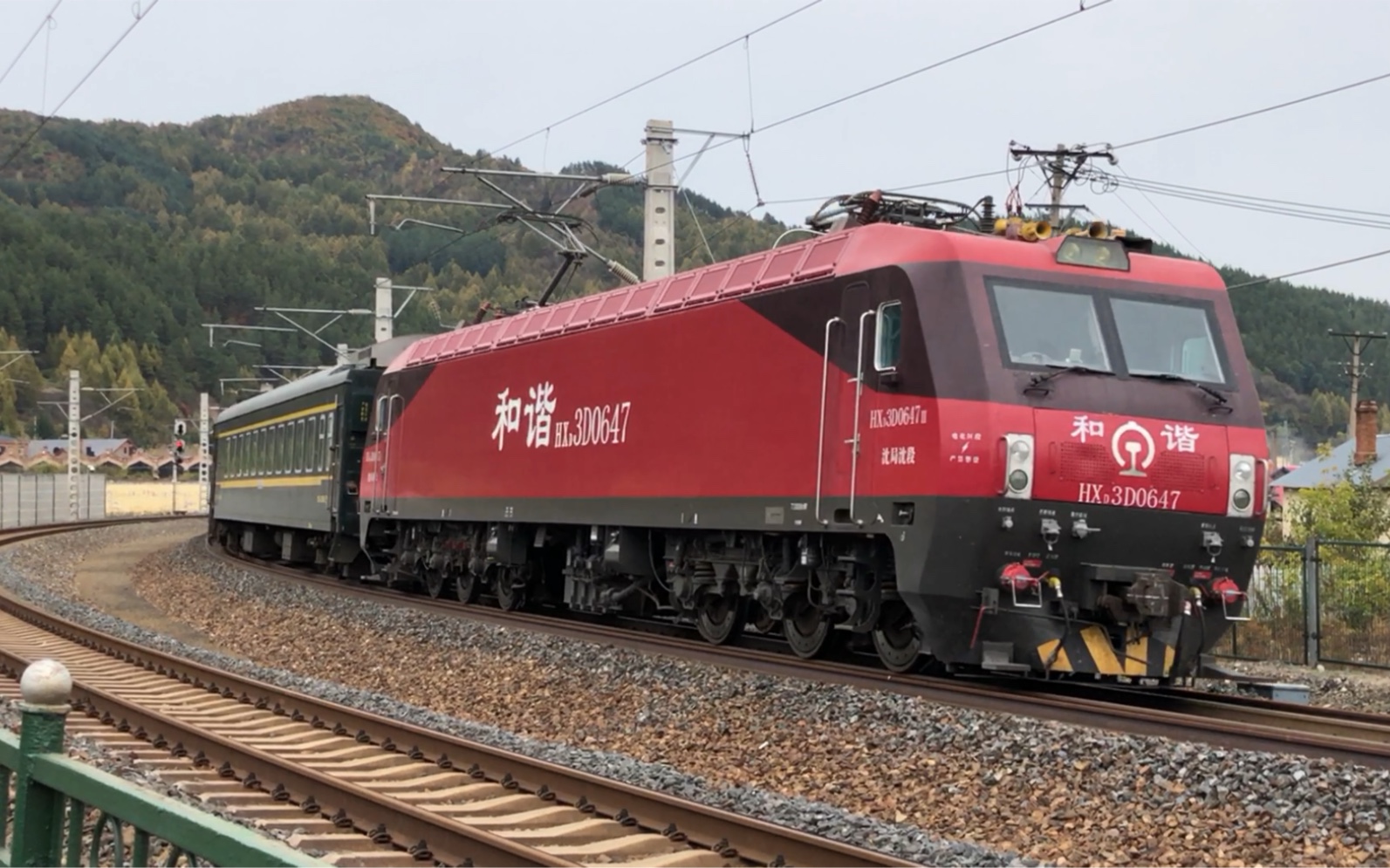 hxd3d-0647,沈局沈段,牵引k940(牡丹江-石家庄)次列车驶出横道河子站