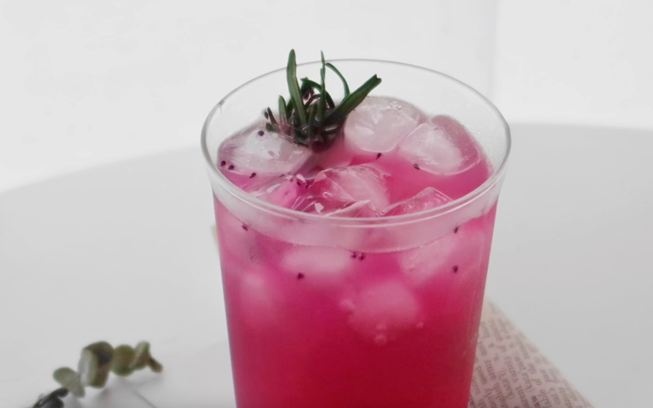 夏日冰饮少女心满满的粉荔爆柠太好看了吧自制饮品荔