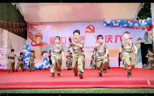 Descargar video: 幼儿园大班男生军装秀 幼师必备 男生舞蹈 走秀 幼儿园大班 六一节目