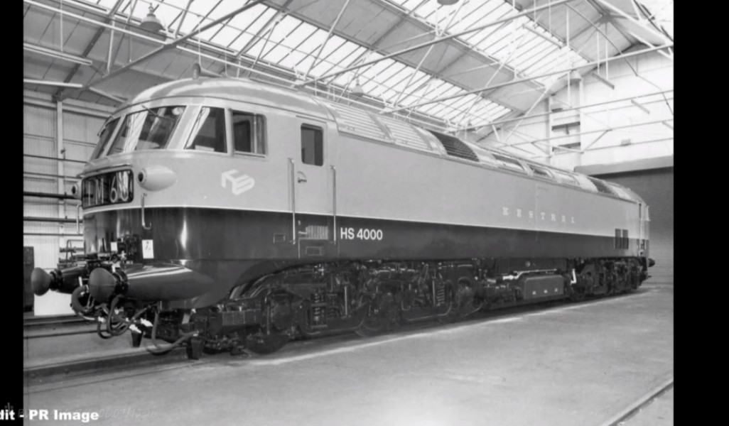 关于历史上英国铁路最有力的内燃机车hs4000 kestrel 的科普视频搬运