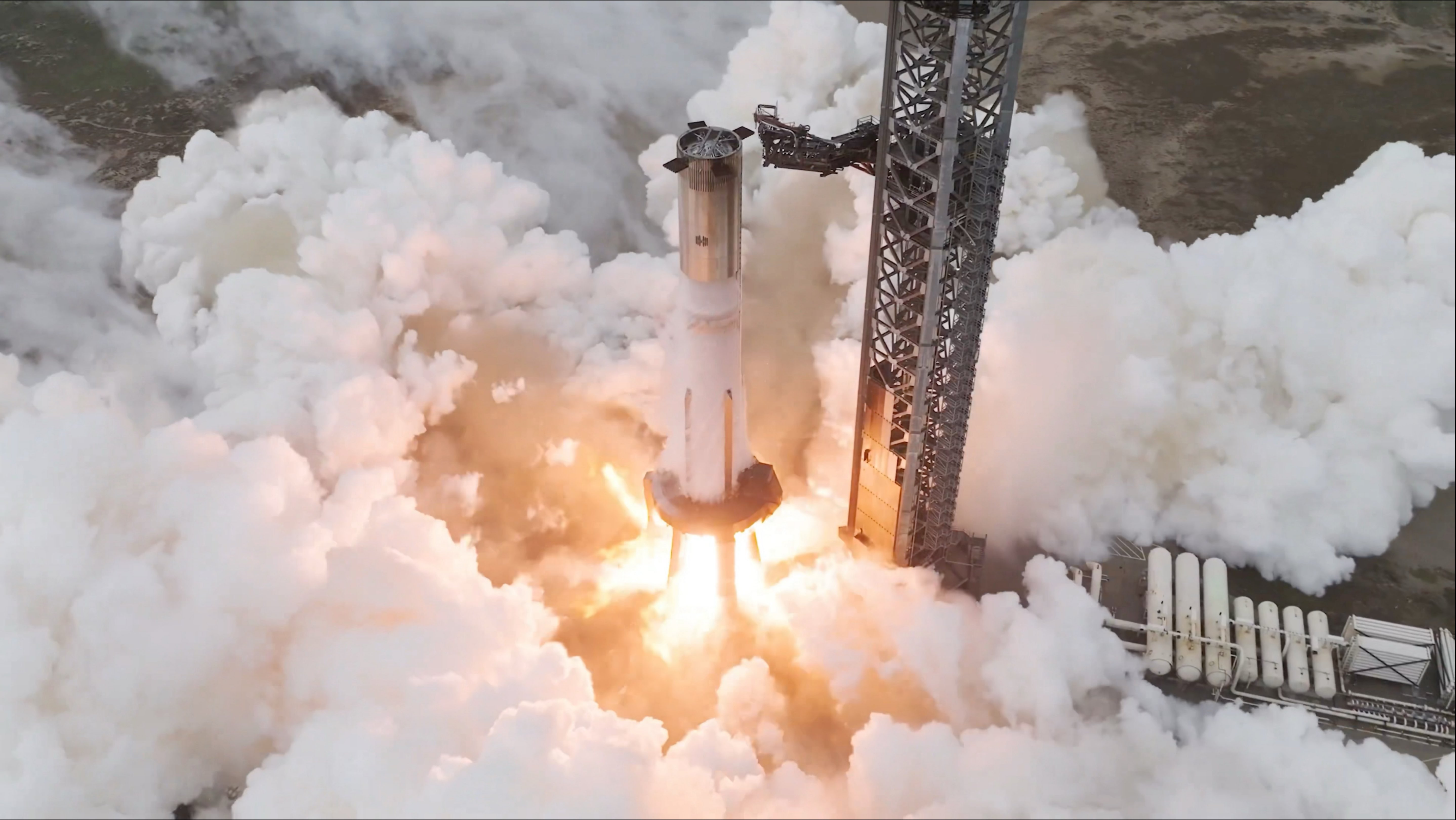 spacex官方发布星舰11飞超重型助推器b15