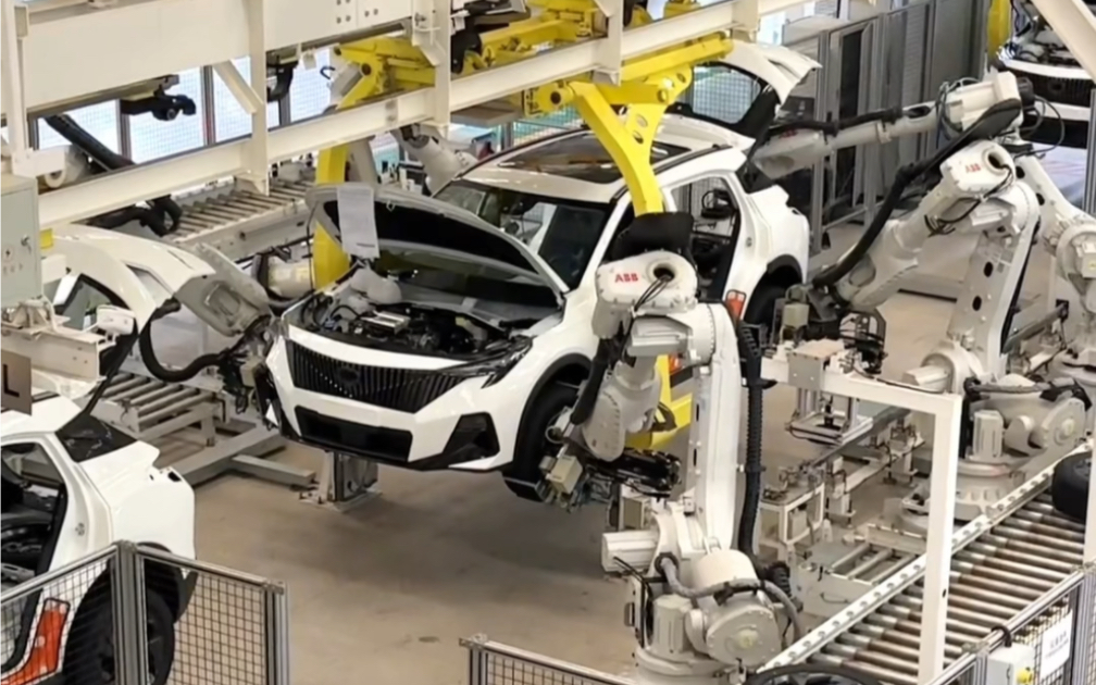 机器人生产汽车流水线