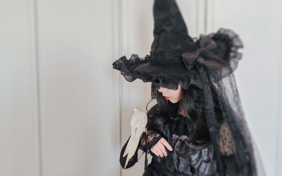 万圣节怎么能少的了小女巫呐～