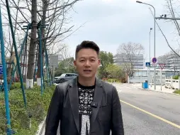 Video herunterladen: 包月的奔驰大G客户还车