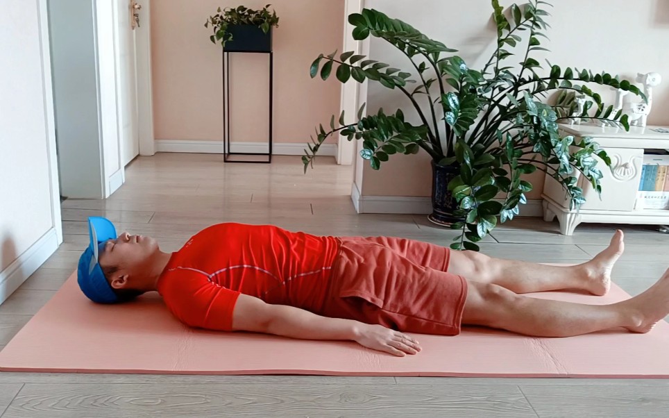 平躺腰部悬空发酸,每天睡前拉伸2块肌肉,一觉到天亮