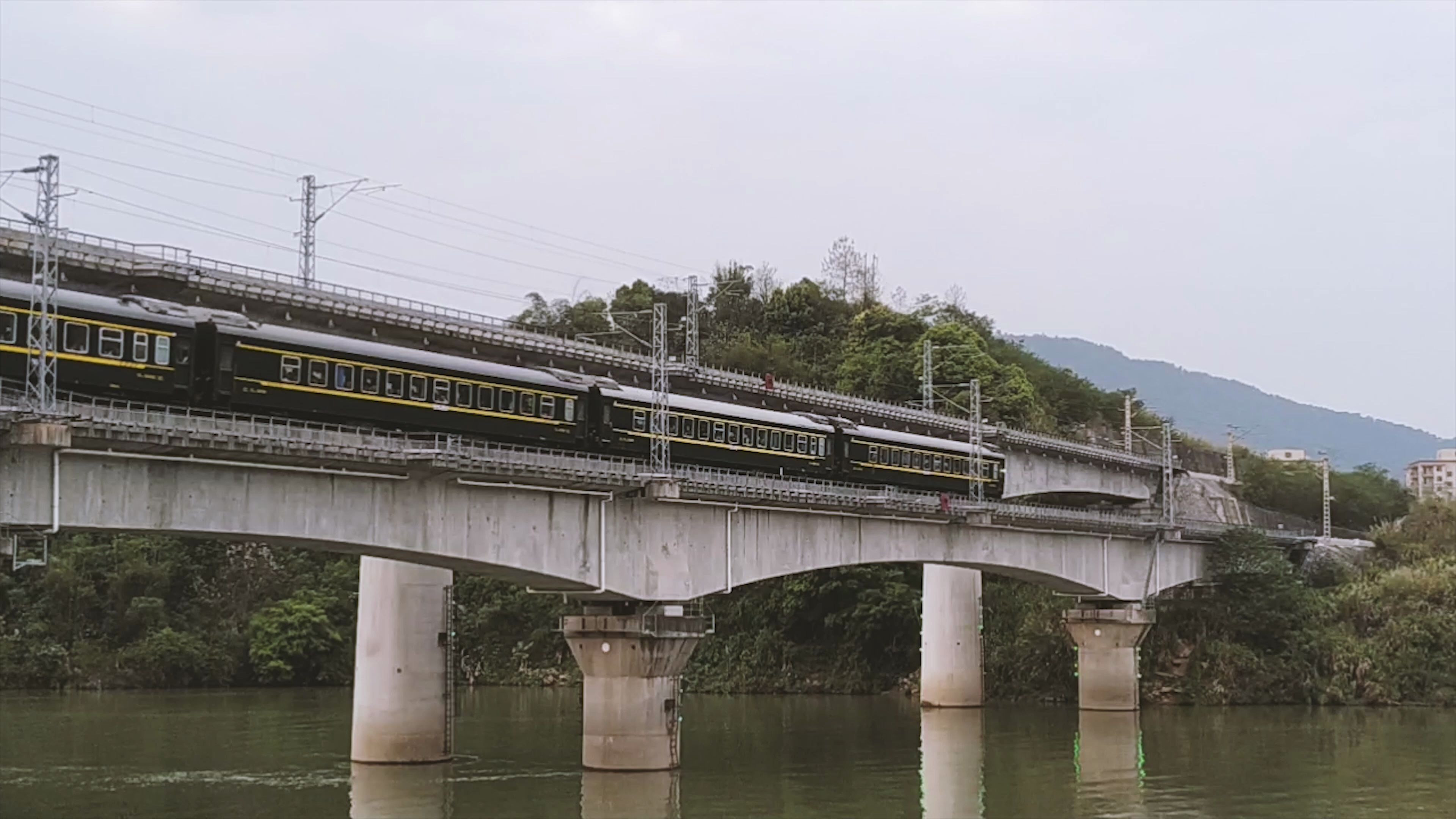 赣韶线k1666接近韶关东站_哔哩哔哩_bilibili