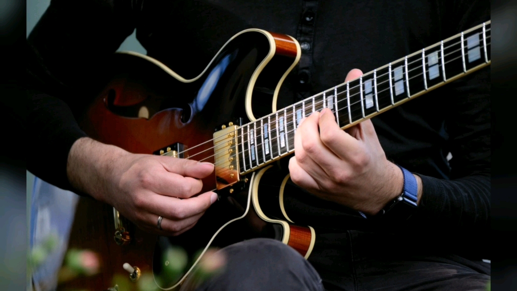 弹起吉他真快活