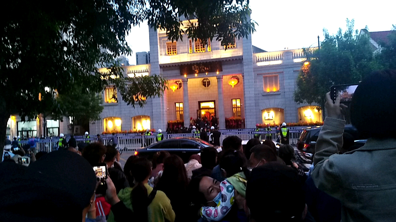 up主实拍跟着up主感受开业第二天的德云社民主剧场现场体验观众与粉丝