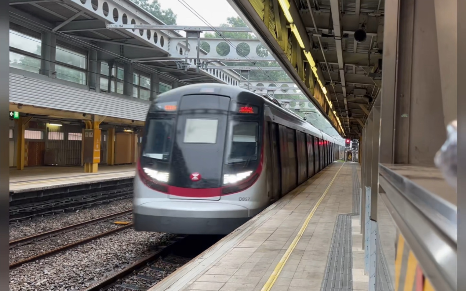 港铁rotem9节列车进站上水站上行